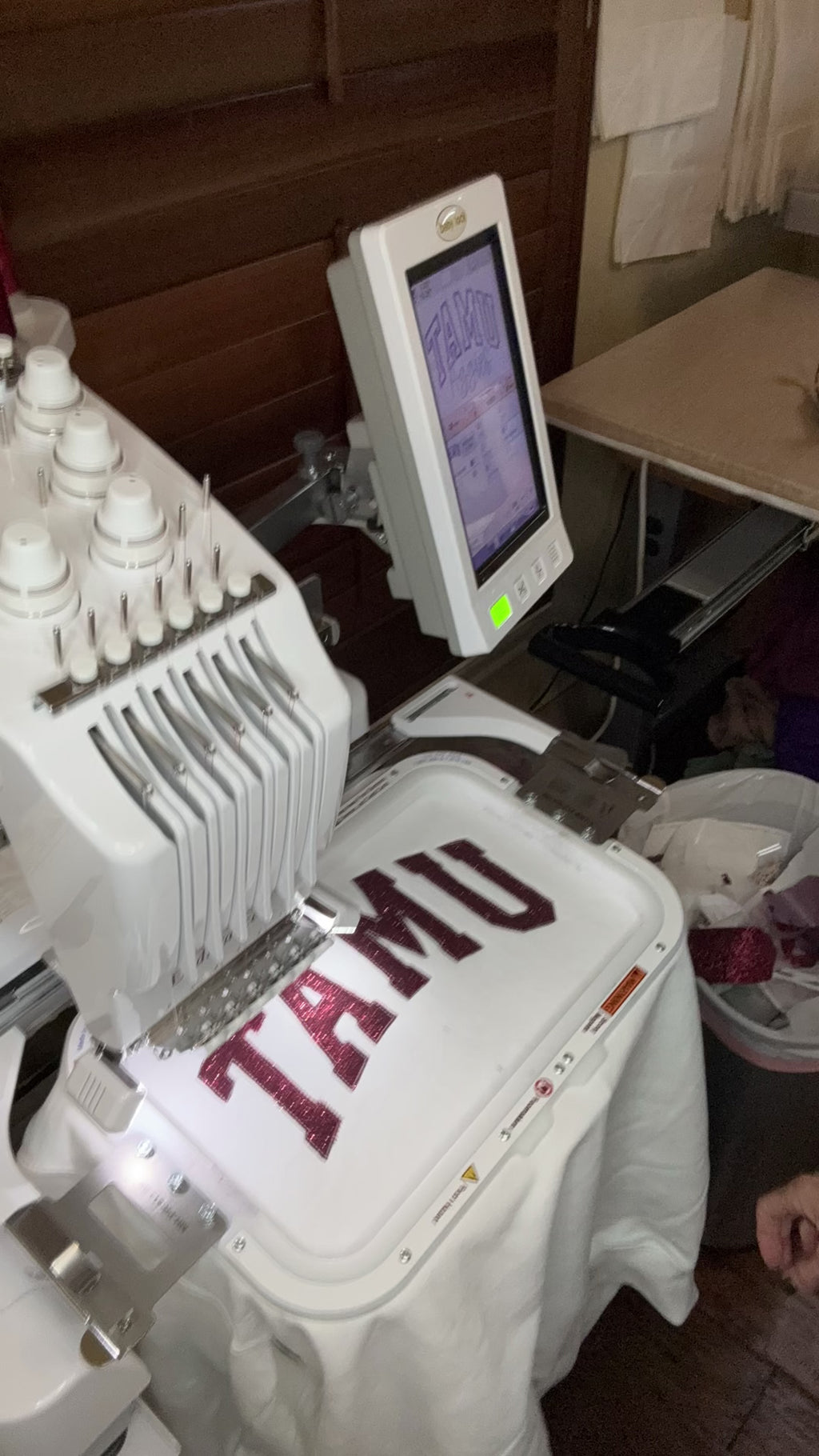 TAMU GLITTER APPLIQUÉ